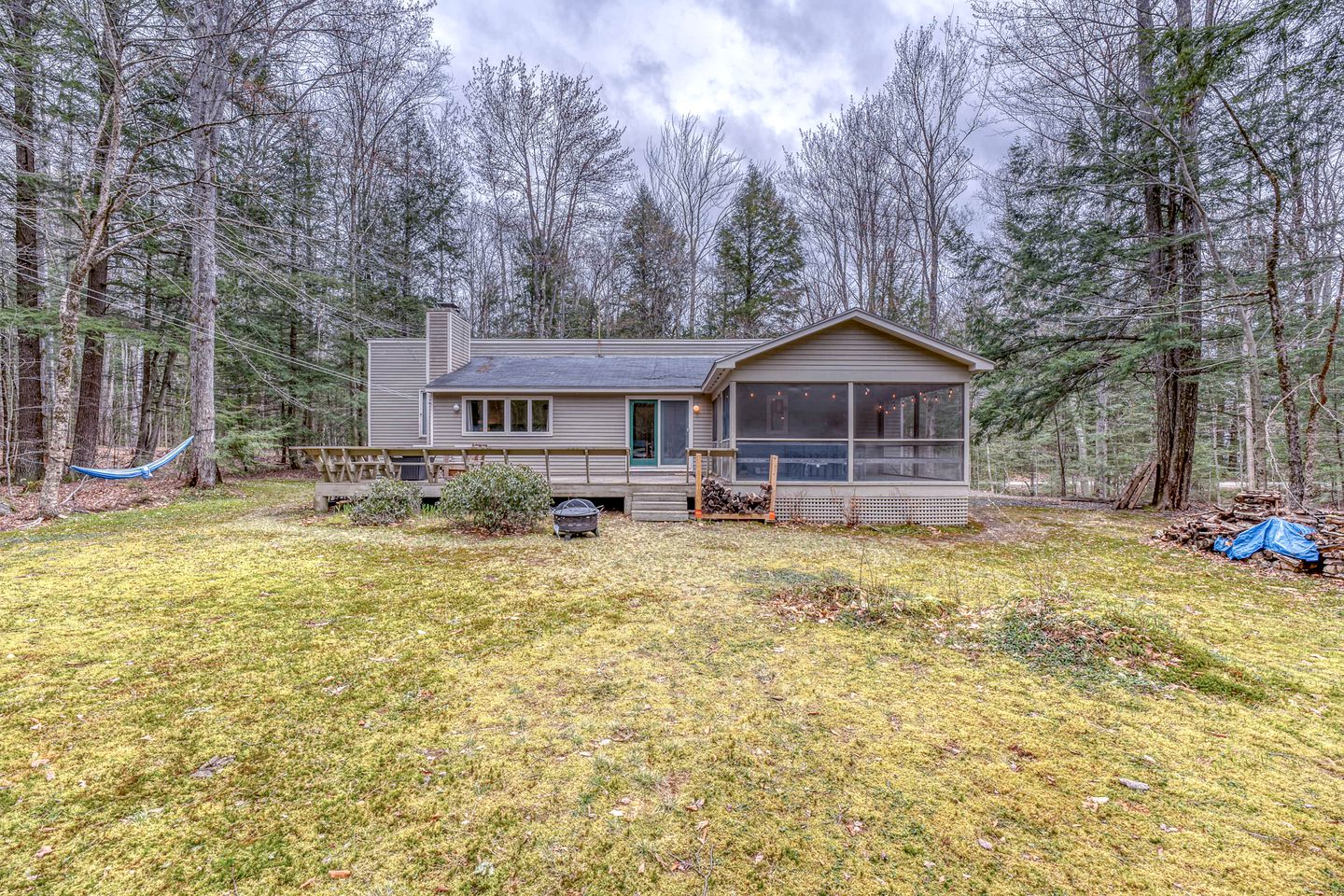 Charming Cabin with Games Room in North Woodstock, New Hampshire, Ideal for Relaxing Getaways in Nature