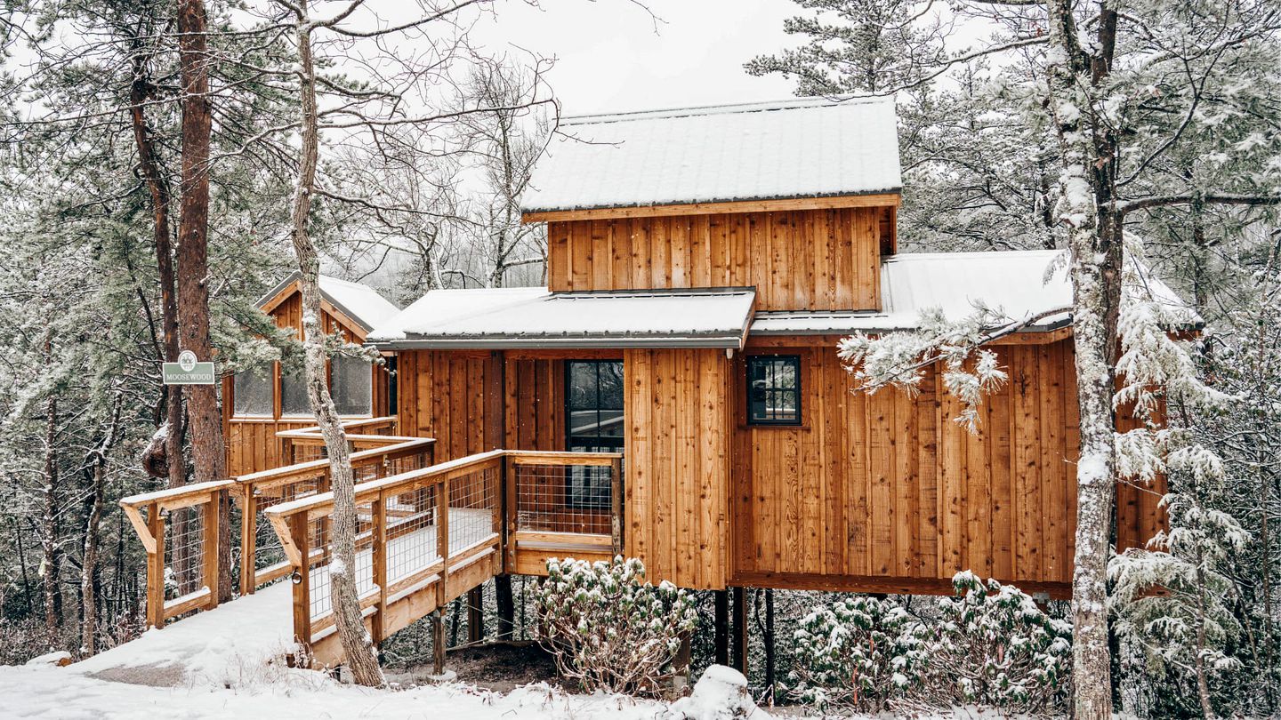 Stunning Tree House with Hot-tub in Gatlinburg, Tennessee
