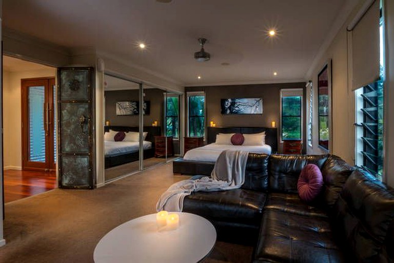 Vacation Rentals (Wongawallan, Queensland, Australia)