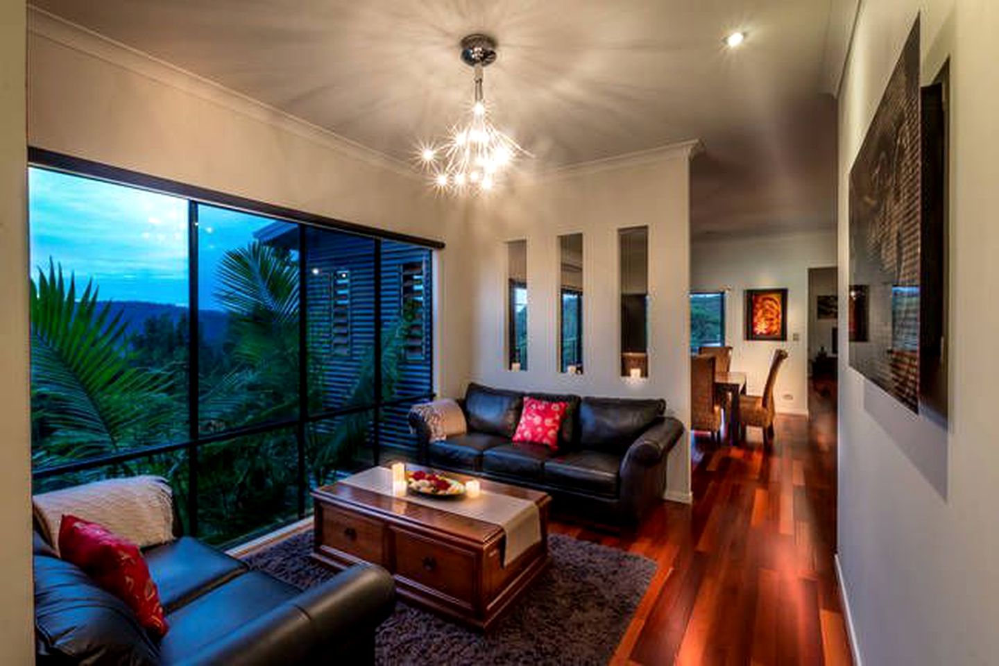 Incredible Family-Friendly Cottage with Luxurious Hot Tub in Wongawallan, Queensland