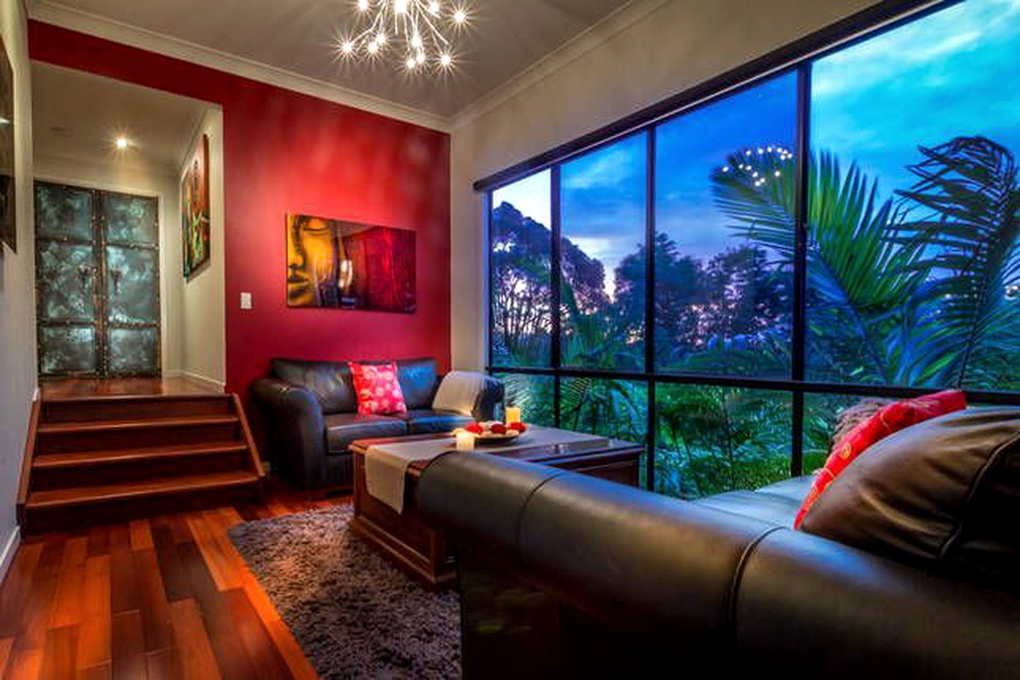 Incredible Family-Friendly Cottage with Luxurious Hot Tub in Wongawallan, Queensland