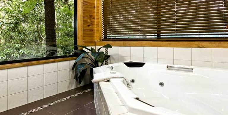 Log Cabins (Springbrook, Queensland, Australia)