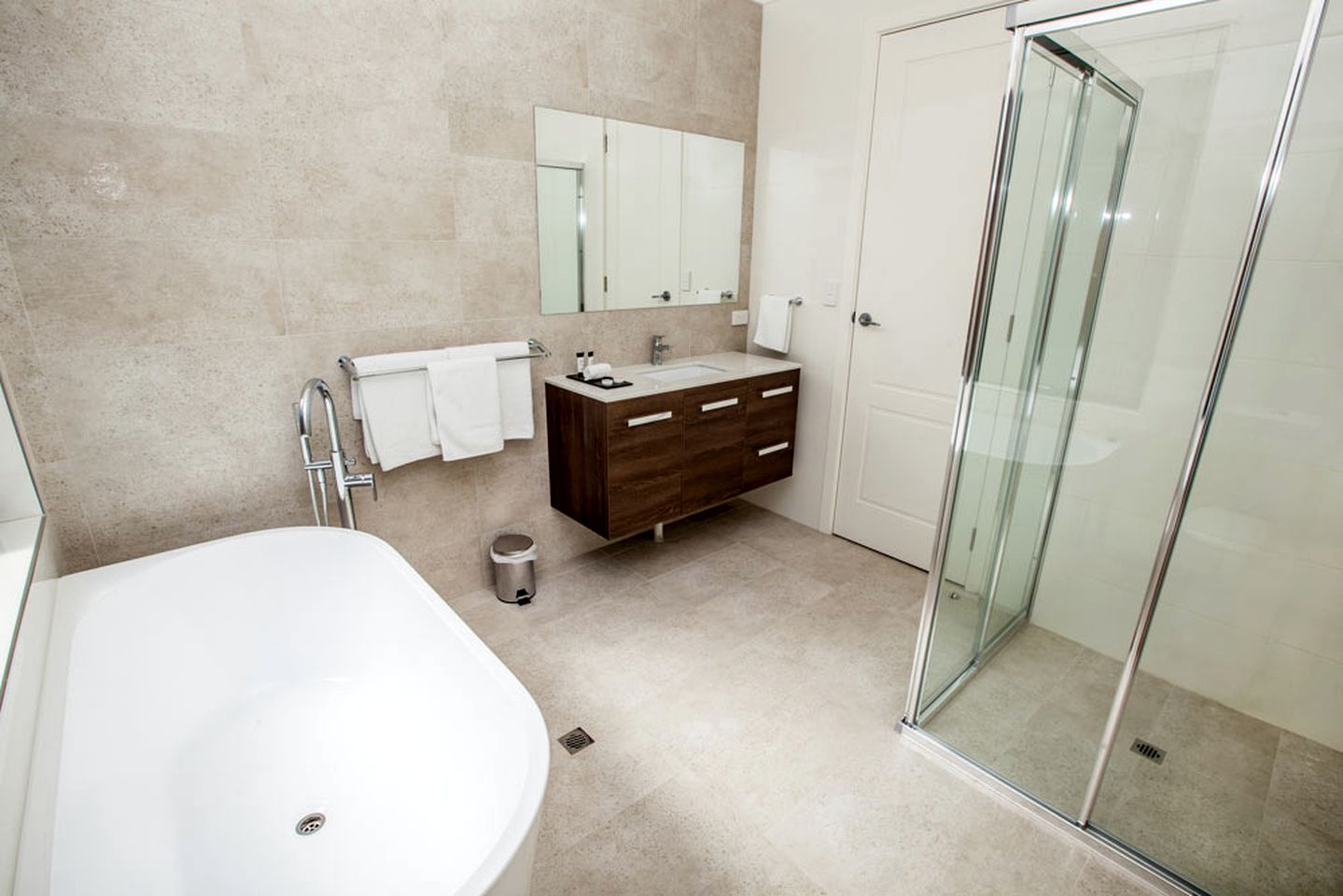 Luxury Cottage Rentals with Stunning Views in the Clare Valley, South Australia