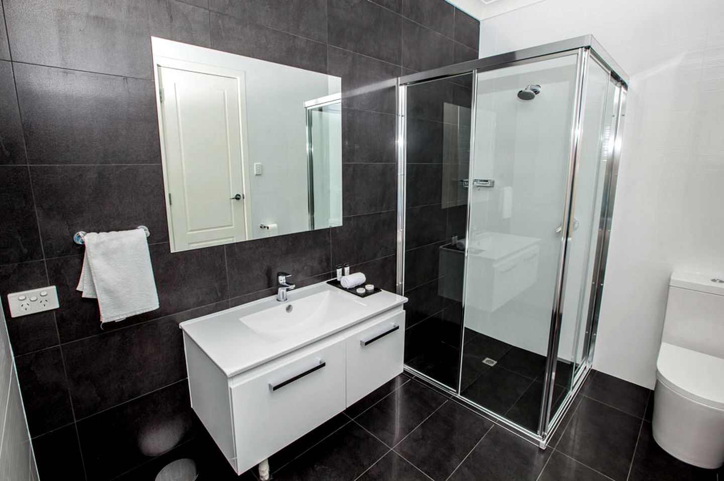 Luxury Cottage Rentals with Stunning Views in the Clare Valley, South Australia