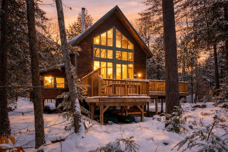 Luxury Treetop Mountain Cabin with Private Hot Tub, Infrared Sauna & Game Room Near Pleasant Mountain, Bridgton, Maine