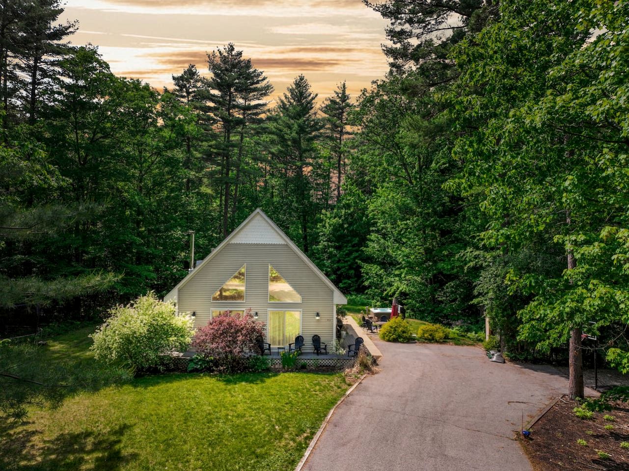Conway, New Hampshire Cabin with Hot Tub near Saco River Access