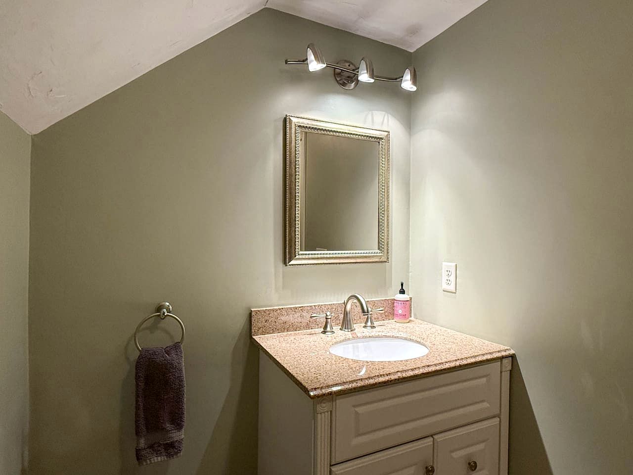 Cozy Cabin Retreat Near Saco River in Conway, New Hampshire