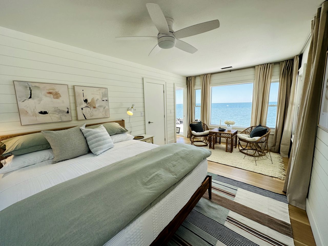 Spectacular Beach House with Gorgeous Sights in Kingsville, Ontario