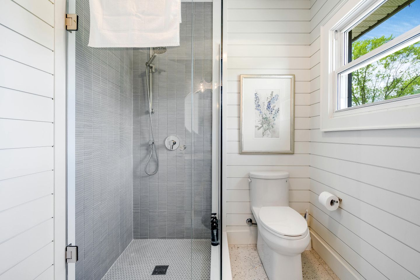 Spectacular Beach House with Gorgeous Sights in Kingsville, Ontario