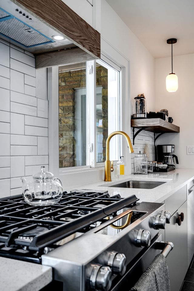 Spectacular Beach House with Gorgeous Sights in Kingsville, Ontario