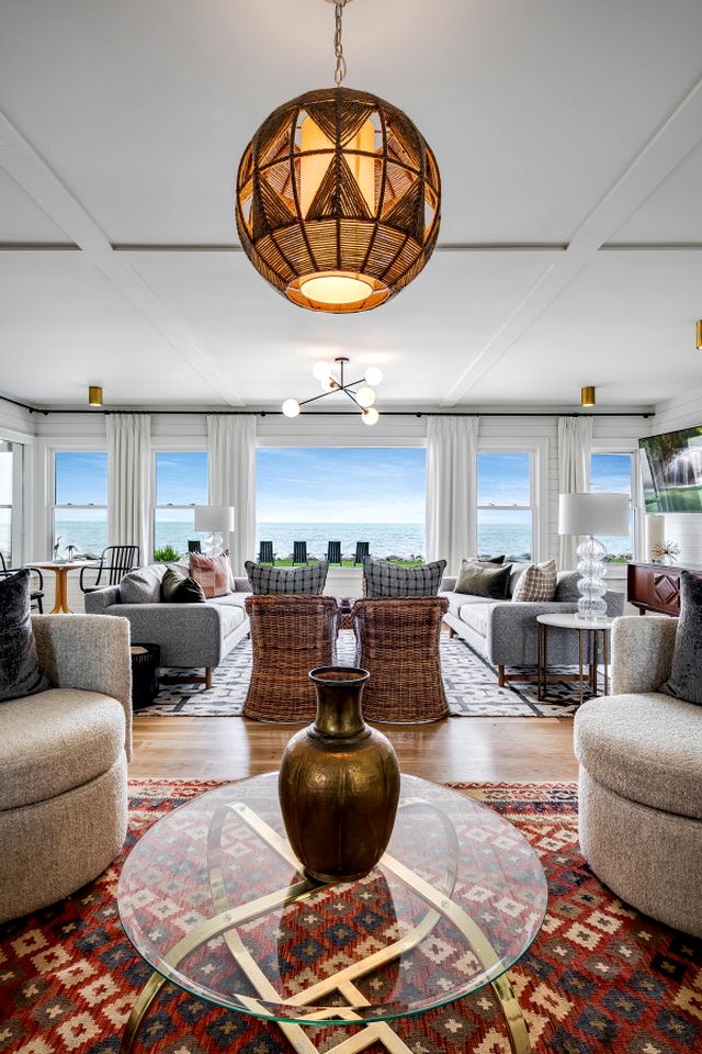 Spectacular Beach House with Gorgeous Sights in Kingsville, Ontario