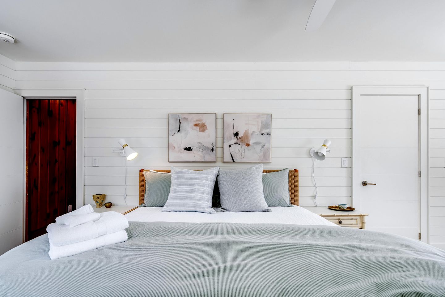 Spectacular Beach House with Gorgeous Sights in Kingsville, Ontario