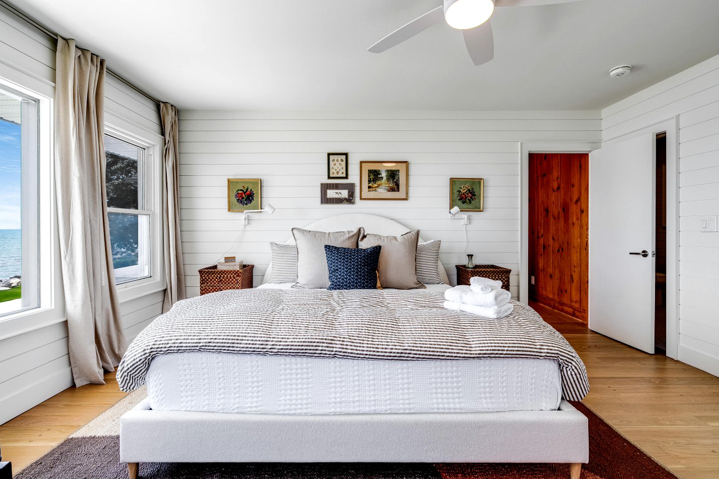 Spectacular Beach House with Gorgeous Sights in Kingsville, Ontario