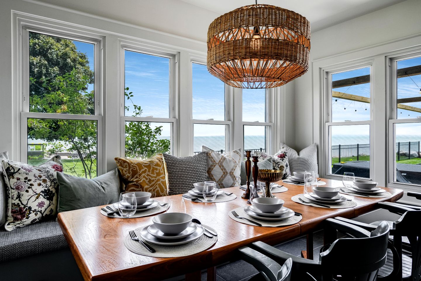 Spectacular Beach House with Gorgeous Sights in Kingsville, Ontario