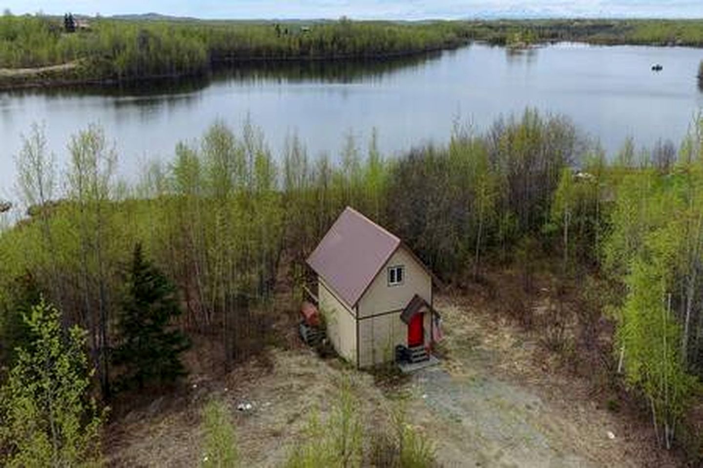 Cozy Lakeside Cabin for Fishing and Sunsets near Willow Lake in Houston, Alaska