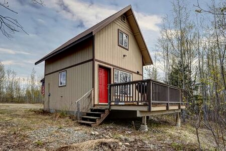 Cozy Lakeside Cabin for Fishing and Sunsets near Willow Lake in Houston, Alaska