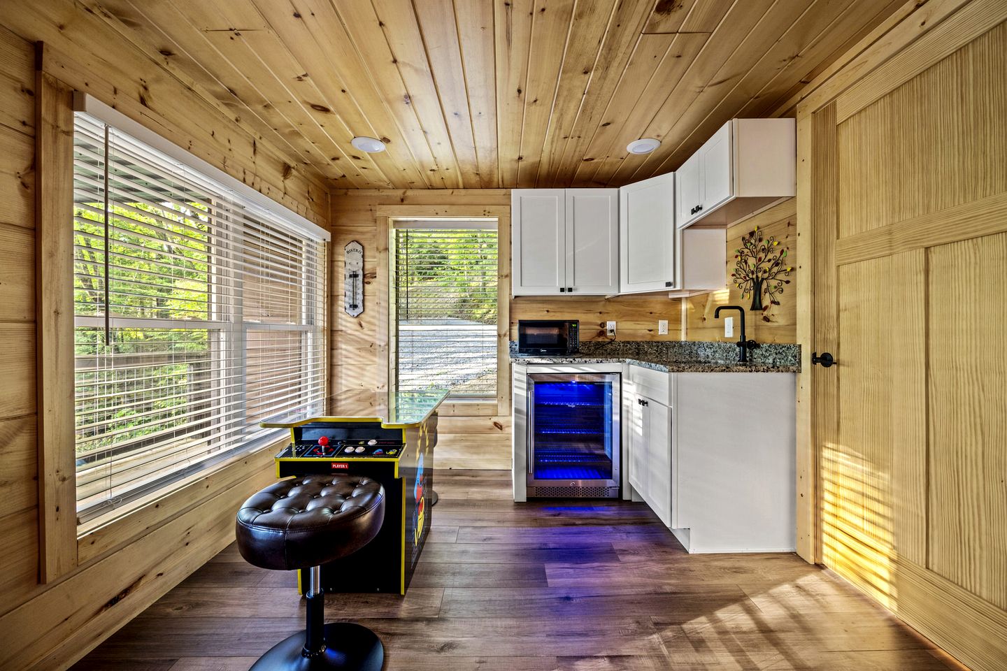 Incredible Cabin with Breathtaking Views Nestled in the Trees in Gatlinburg, Tennessee