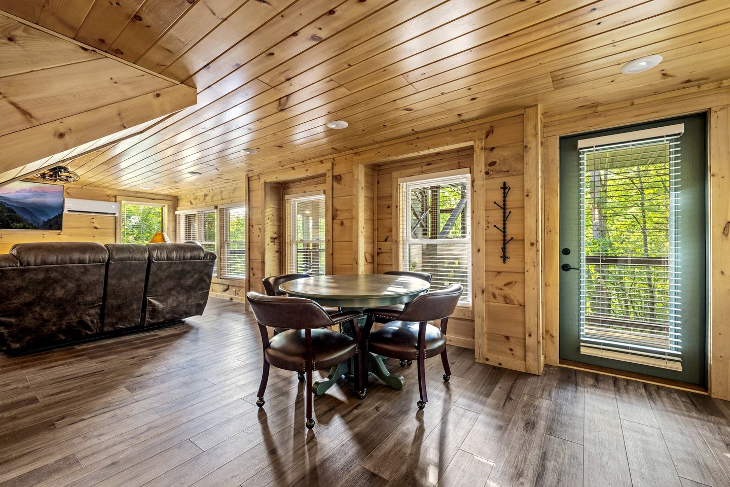 Incredible Cabin with Breathtaking Views Nestled in the Trees in Gatlinburg, Tennessee