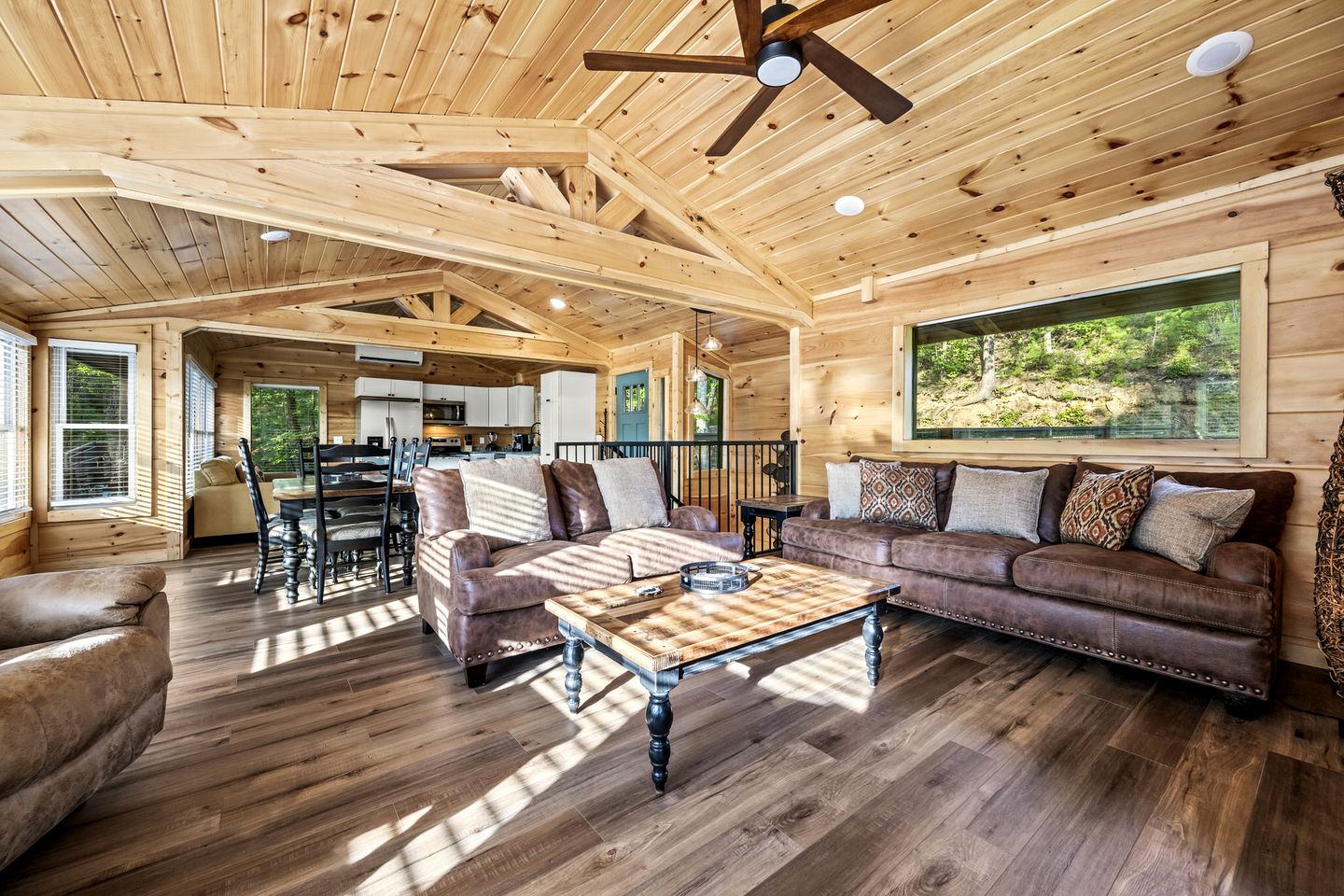 Incredible Cabin with Breathtaking Views Nestled in the Trees in Gatlinburg, Tennessee