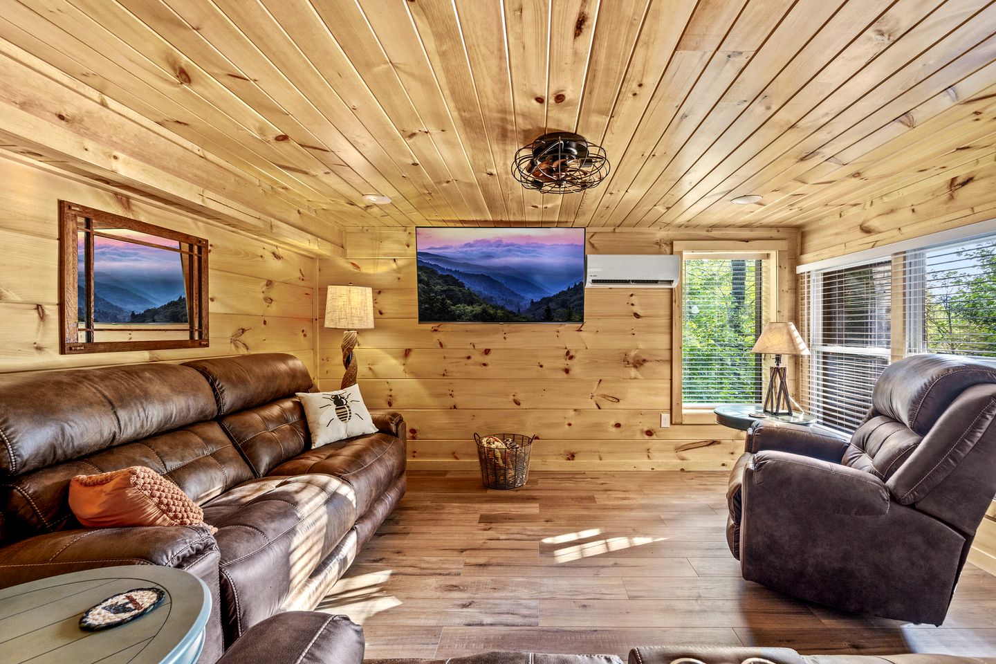 Incredible Cabin with Breathtaking Views Nestled in the Trees in Gatlinburg, Tennessee