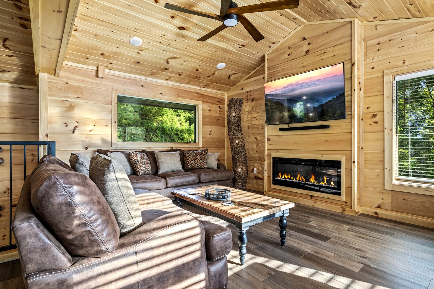 Incredible Cabin with Breathtaking Views Nestled in the Trees in Gatlinburg, Tennessee