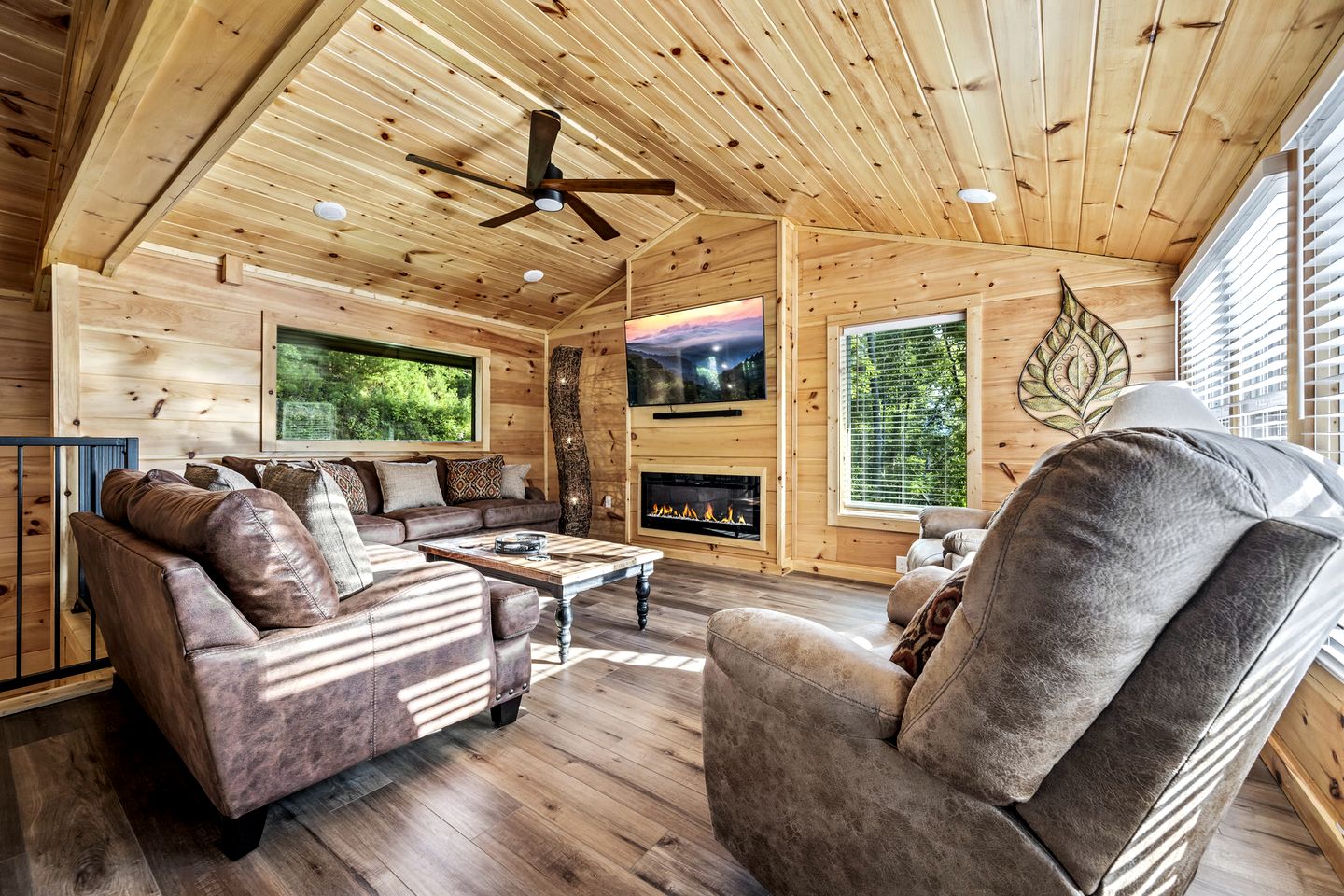 Incredible Cabin with Breathtaking Views Nestled in the Trees in Gatlinburg, Tennessee