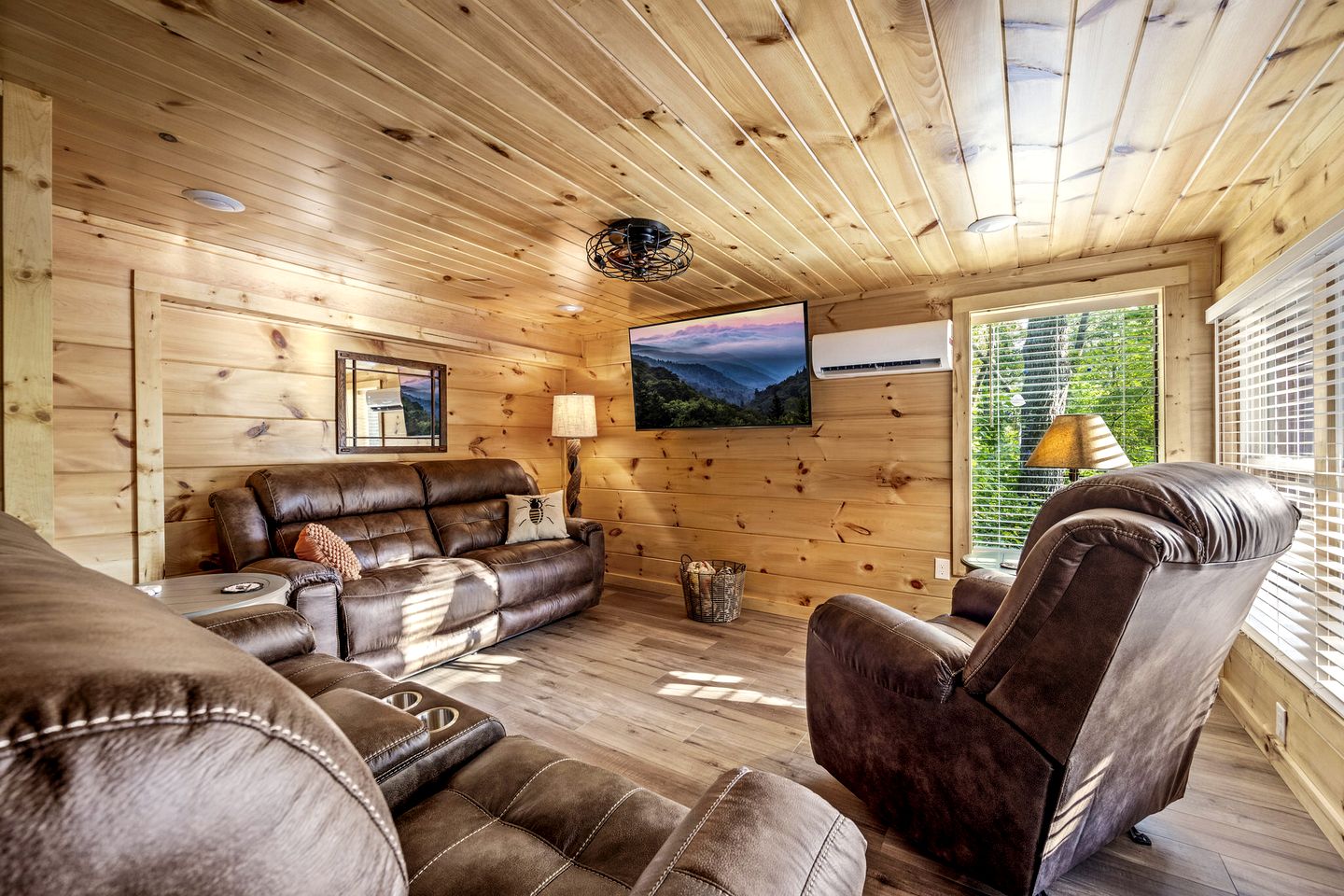 Incredible Cabin with Breathtaking Views Nestled in the Trees in Gatlinburg, Tennessee