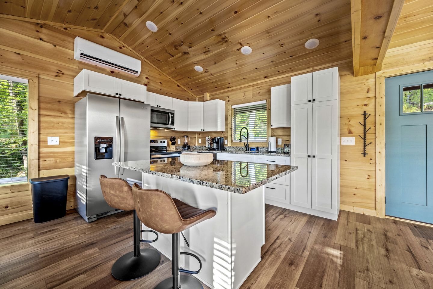 Incredible Cabin with Breathtaking Views Nestled in the Trees in Gatlinburg, Tennessee