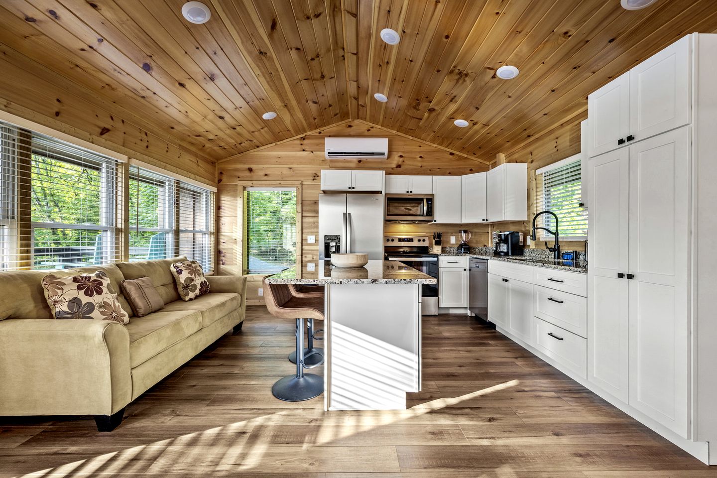 Incredible Cabin with Breathtaking Views Nestled in the Trees in Gatlinburg, Tennessee