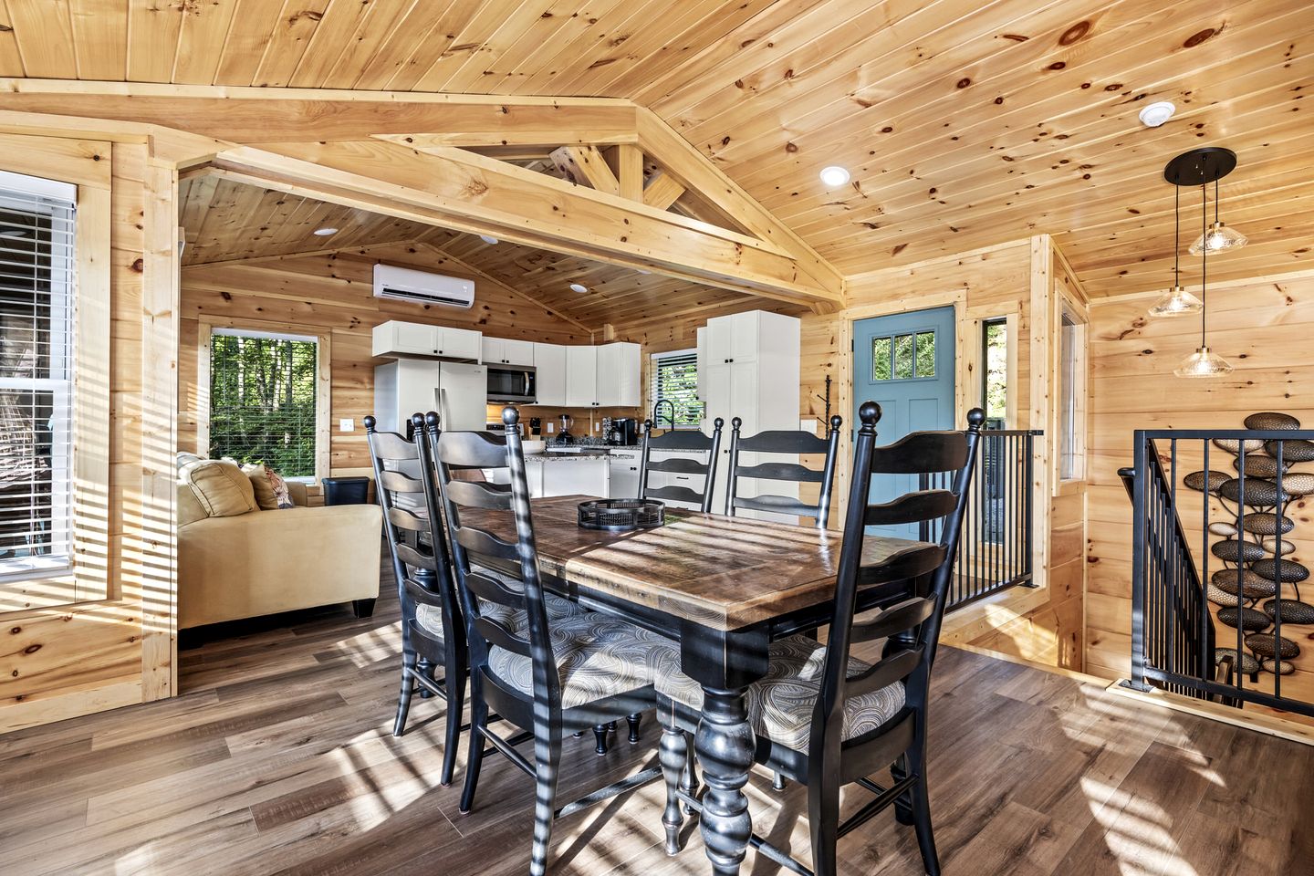 Incredible Cabin with Breathtaking Views Nestled in the Trees in Gatlinburg, Tennessee