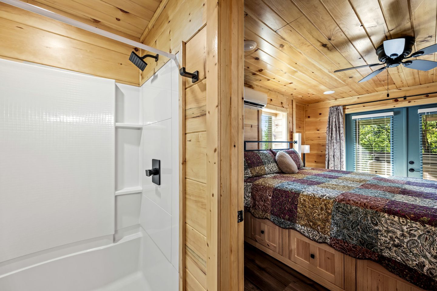 Incredible Cabin with Breathtaking Views Nestled in the Trees in Gatlinburg, Tennessee