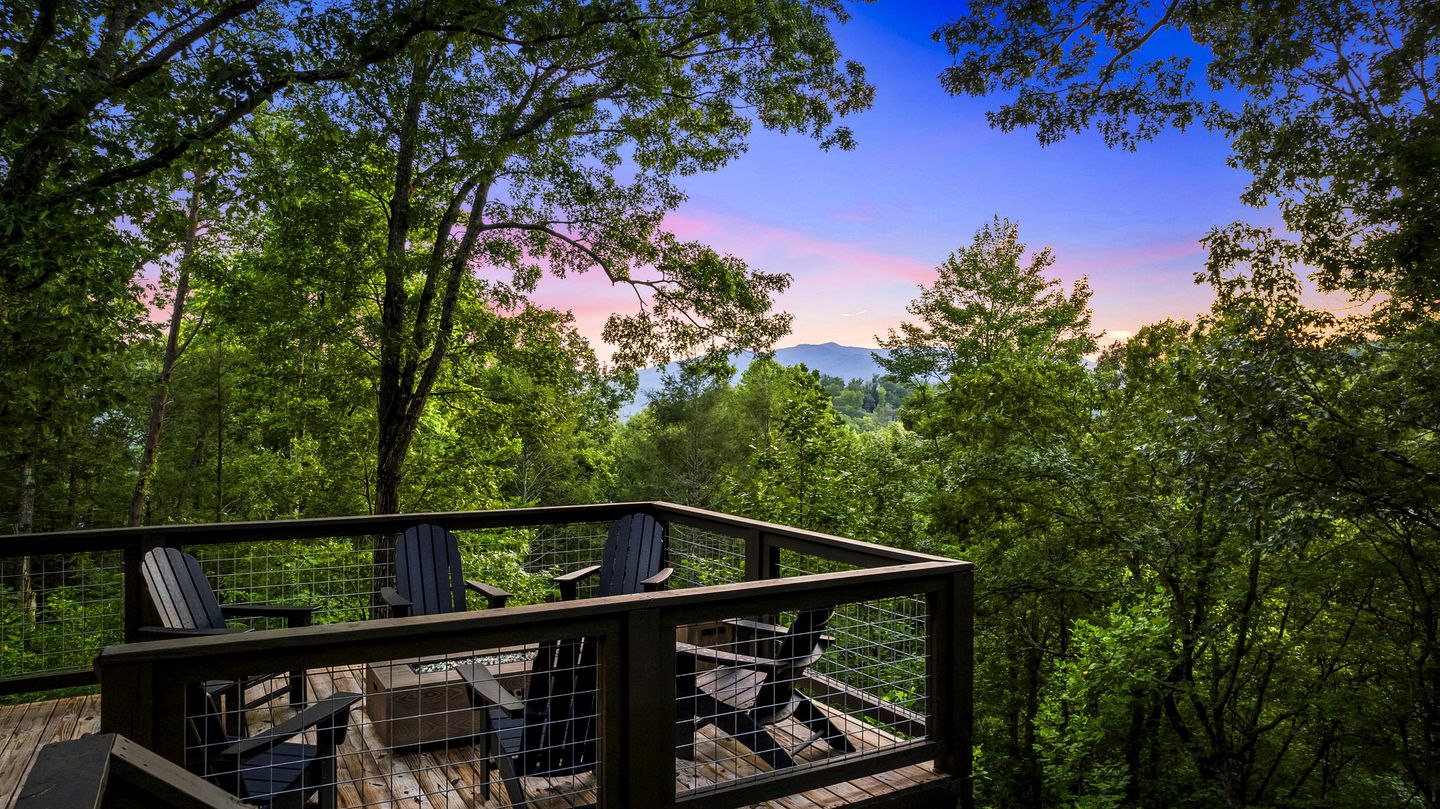 Incredible Cabin with Breathtaking Views Nestled in the Trees in Gatlinburg, Tennessee