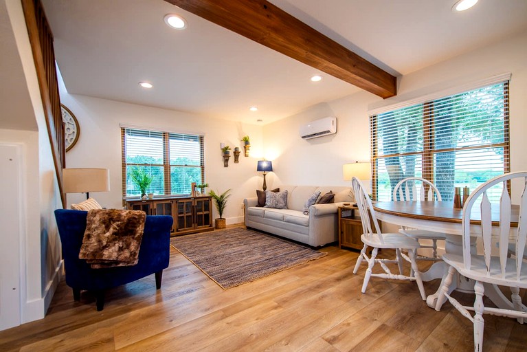 Vacation Rentals (United States of America, Elm Mott, Texas)