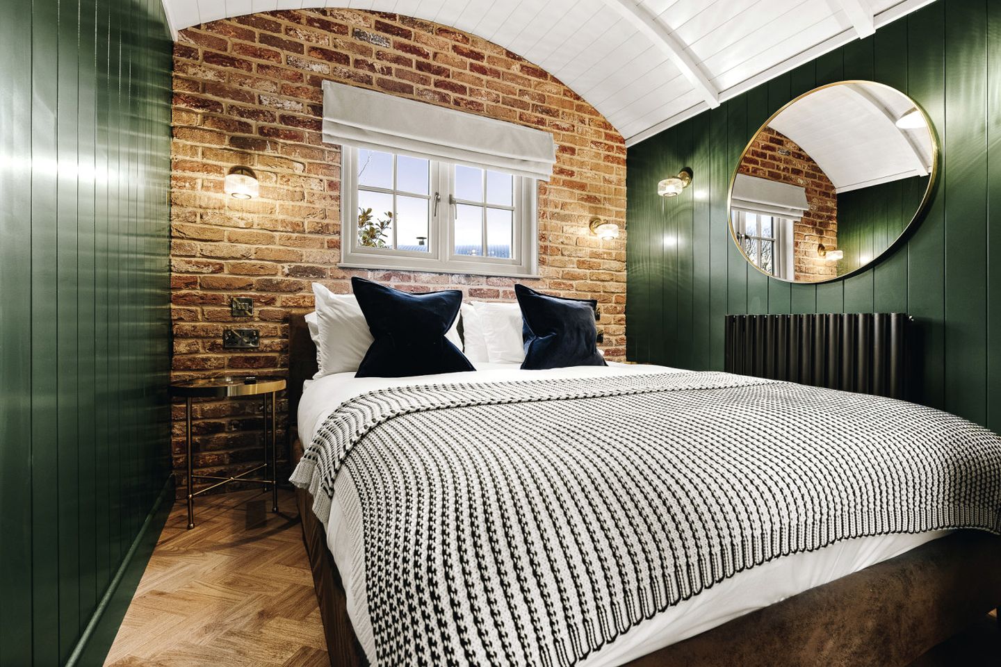 Luxury Countryside Lodge with Private Spa Retreat, Hot Tub & Outdoor Cinema Near Binsted, England