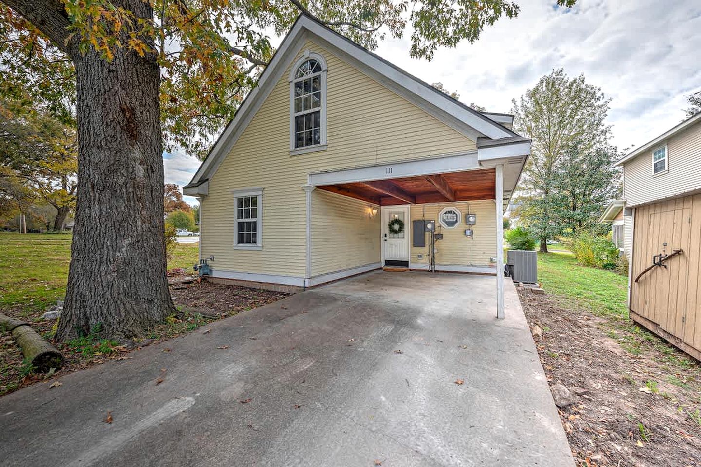 Inviting Hideaway Perfect for a Relaxing Escape in Siloam Springs, Arkansas