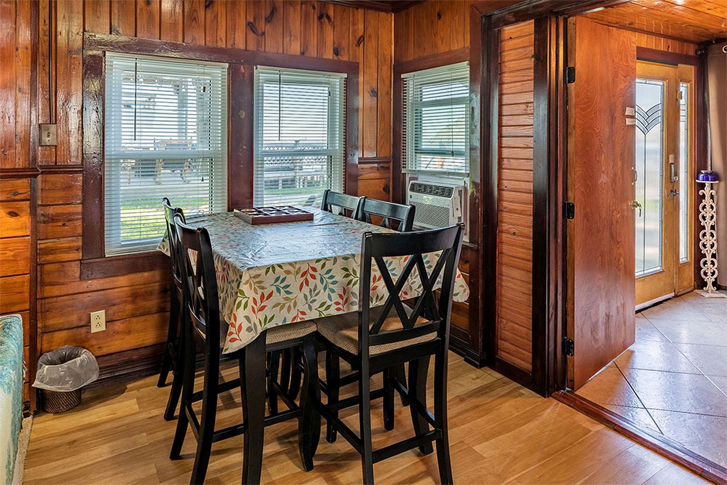 Vintage-Inspired Haven with Bright Interiors & Relaxing Outdoor Spaces in Bacliff, Texas