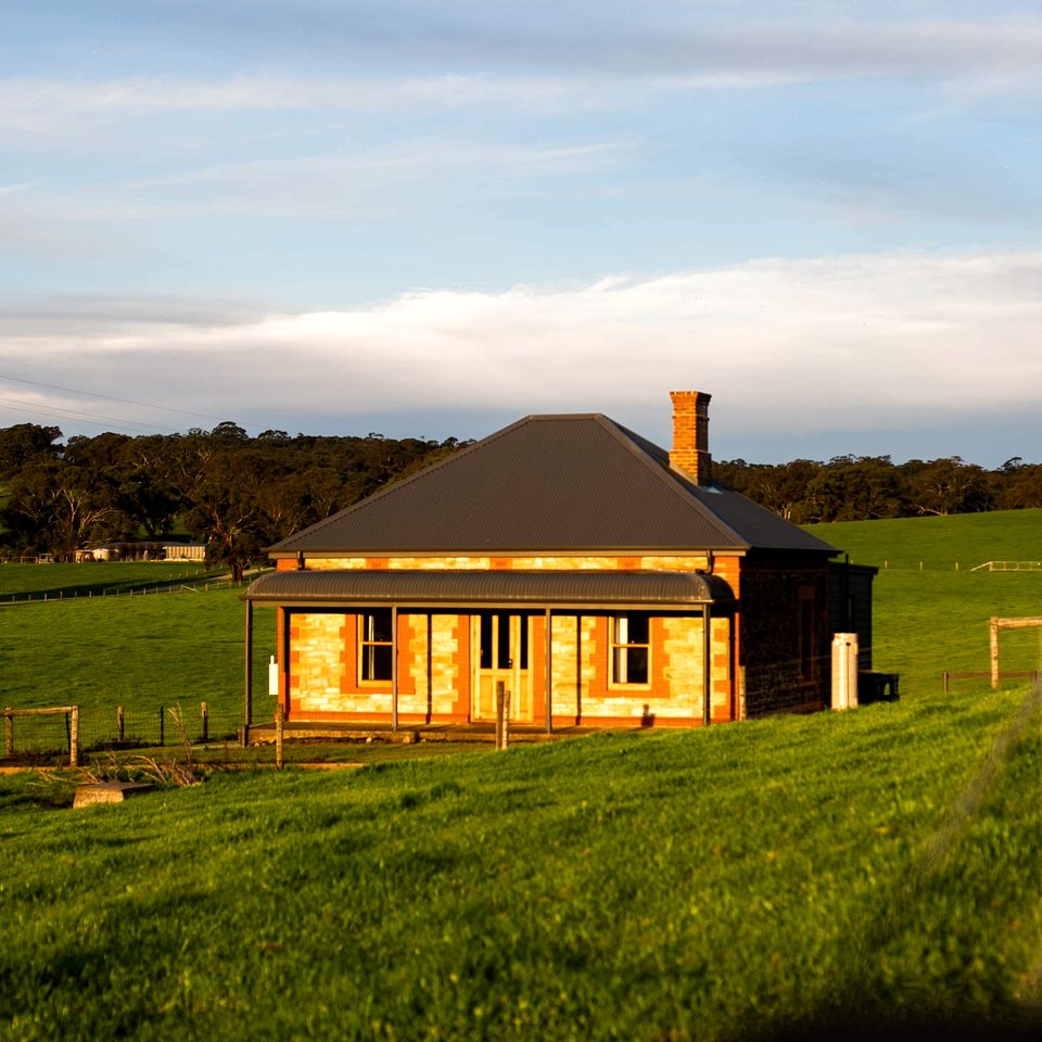 Charming Renovated Cottage with Fire Pit and Breathtaking Views in South Australia