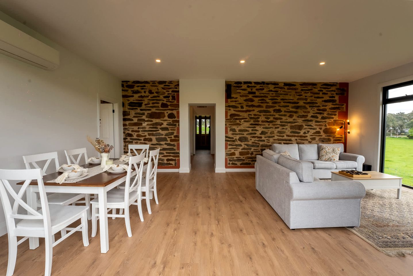 Charming Renovated Cottage with Fire Pit and Breathtaking Views in South Australia