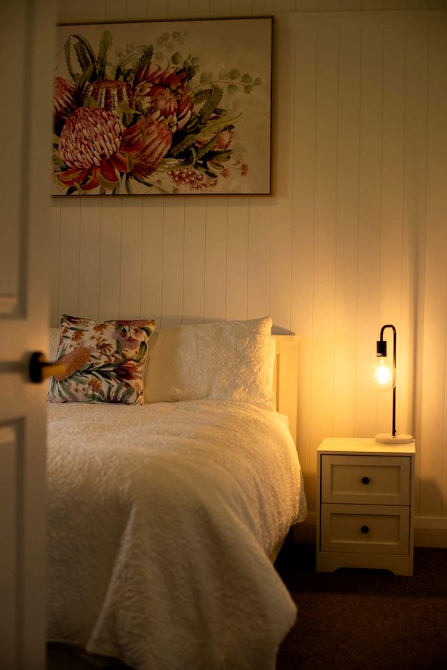 Charming Renovated Cottage with Fire Pit and Breathtaking Views in South Australia