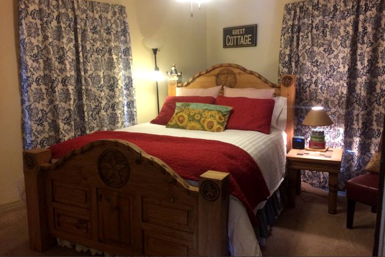 Nature Lodges (Azle, Texas, United States)