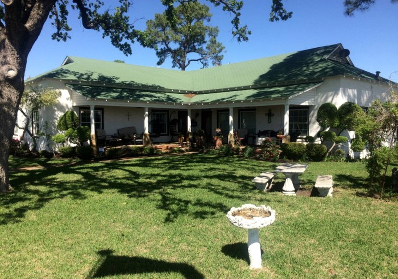 Historic Schoolhouse Vacation Rental for Weekend Getaway in Azle, Texas