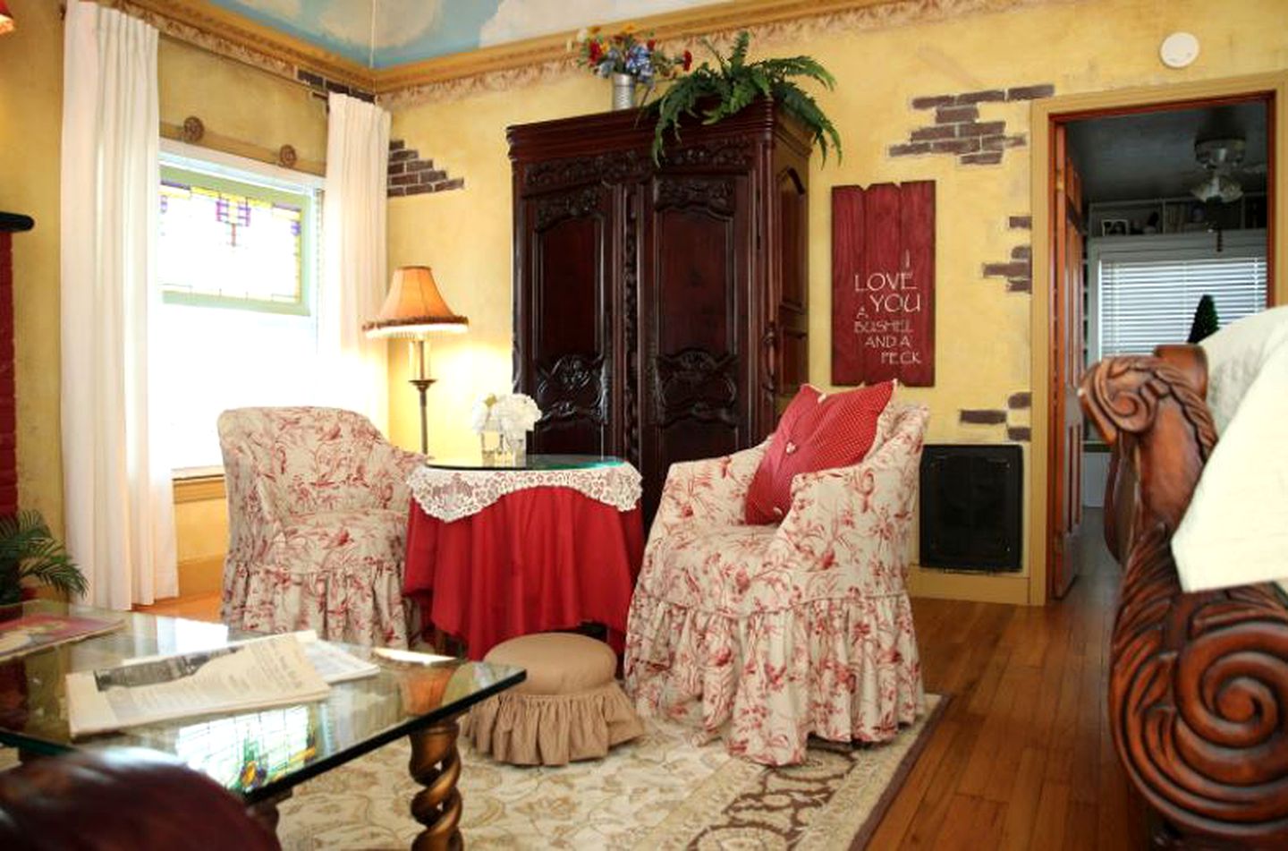 Historical Schoolhouse Suite with Spacious Tub near Eagle Mountain Lake Thirty Minutes from Downtown Fort Worth, Texas