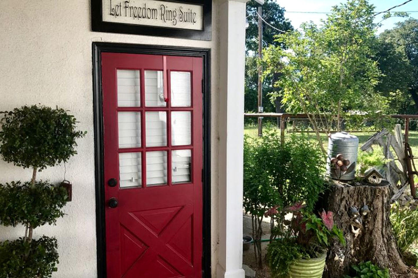 Historical Schoolhouse Suite with Spacious Tub near Eagle Mountain Lake Thirty Minutes from Downtown Fort Worth, Texas