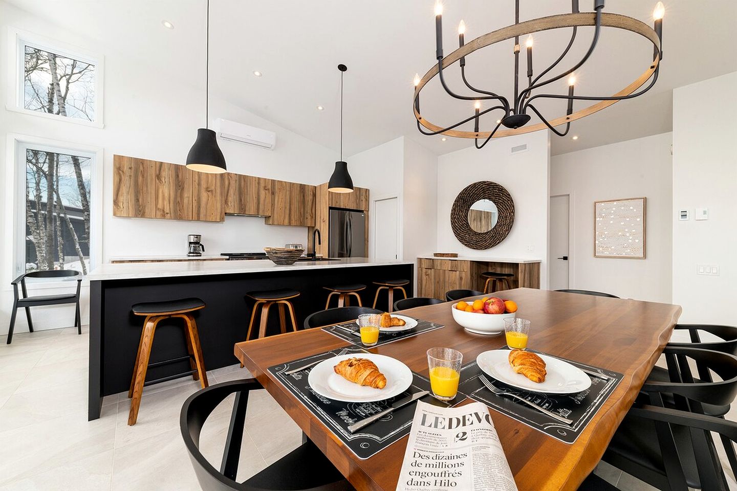 Luxurious Cottage with Hot-Tub and Pool Table in Quebec