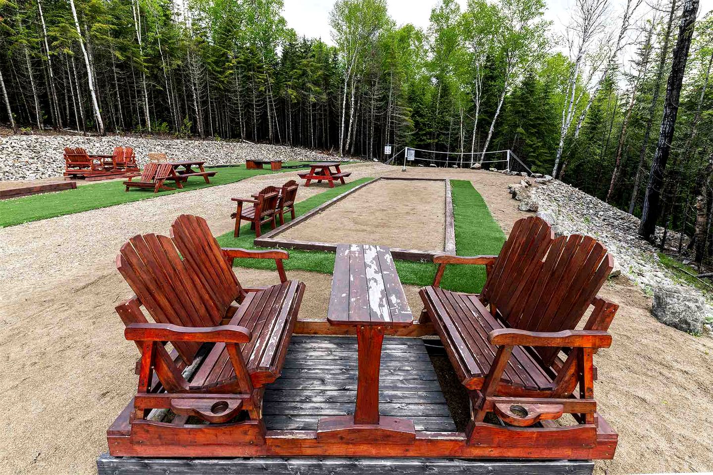 Luxurious Cottage with Hot-Tub and Pool Table in Quebec