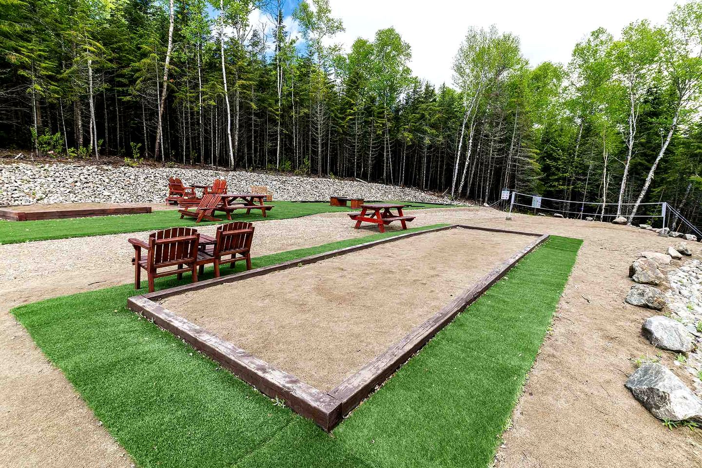 Luxurious Cottage with Hot-Tub and Pool Table in Quebec
