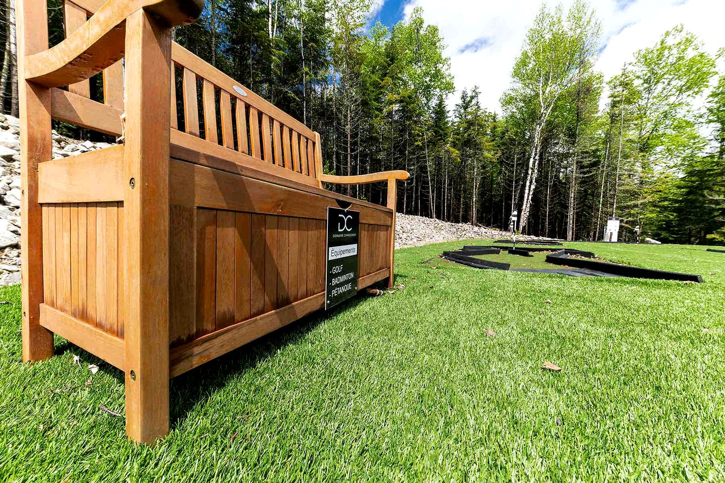 Luxurious Cottage with Hot-Tub and Pool Table in Quebec