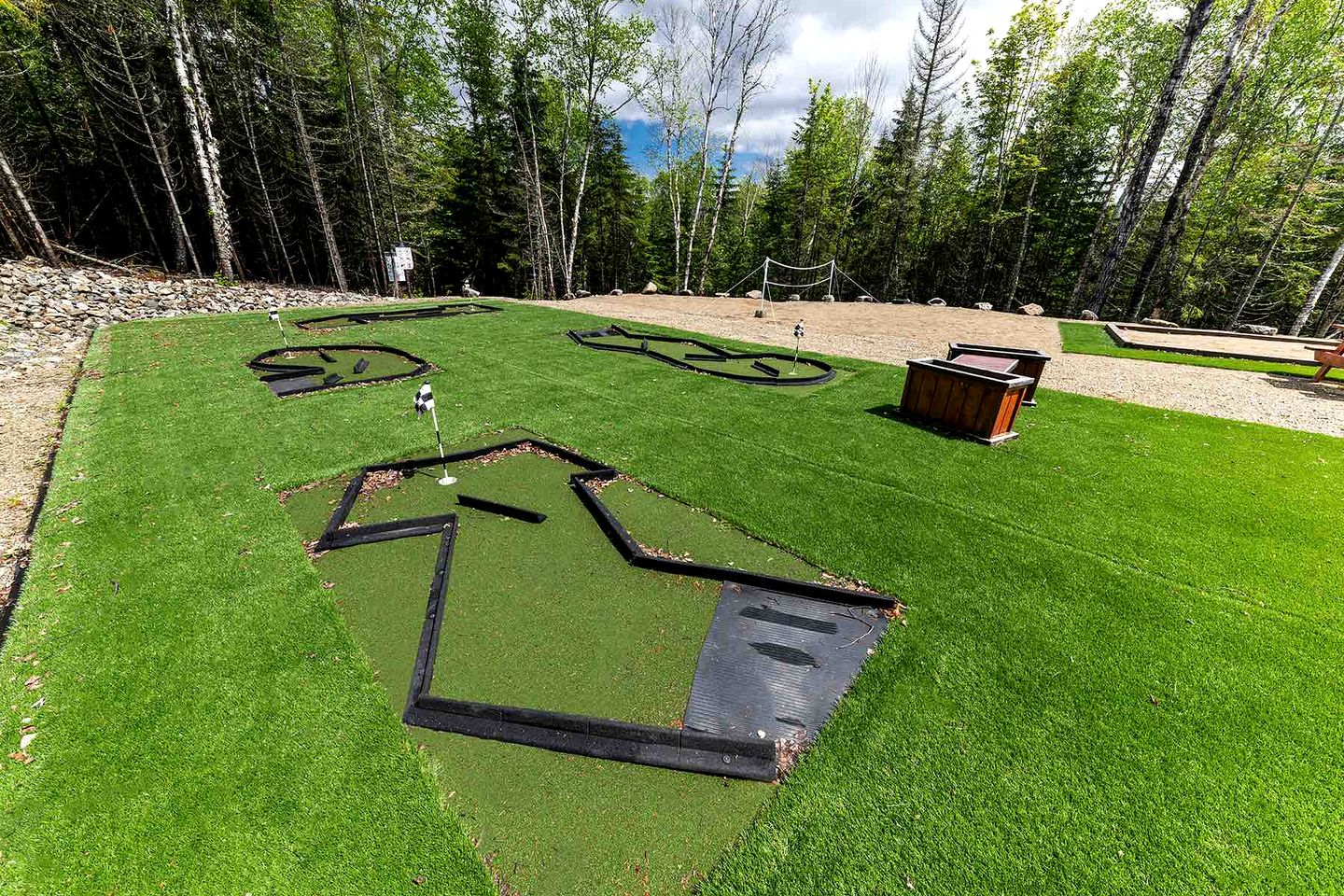 Luxurious Cottage with Hot-Tub and Pool Table in Quebec