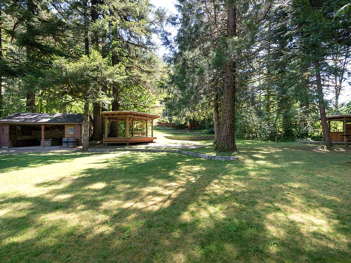 Cabins (Vida, Oregon, United States)