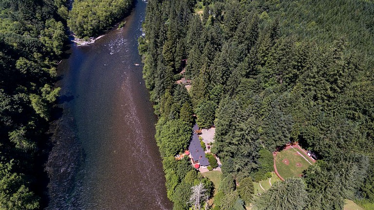 Cabins (Vida, Oregon, United States)